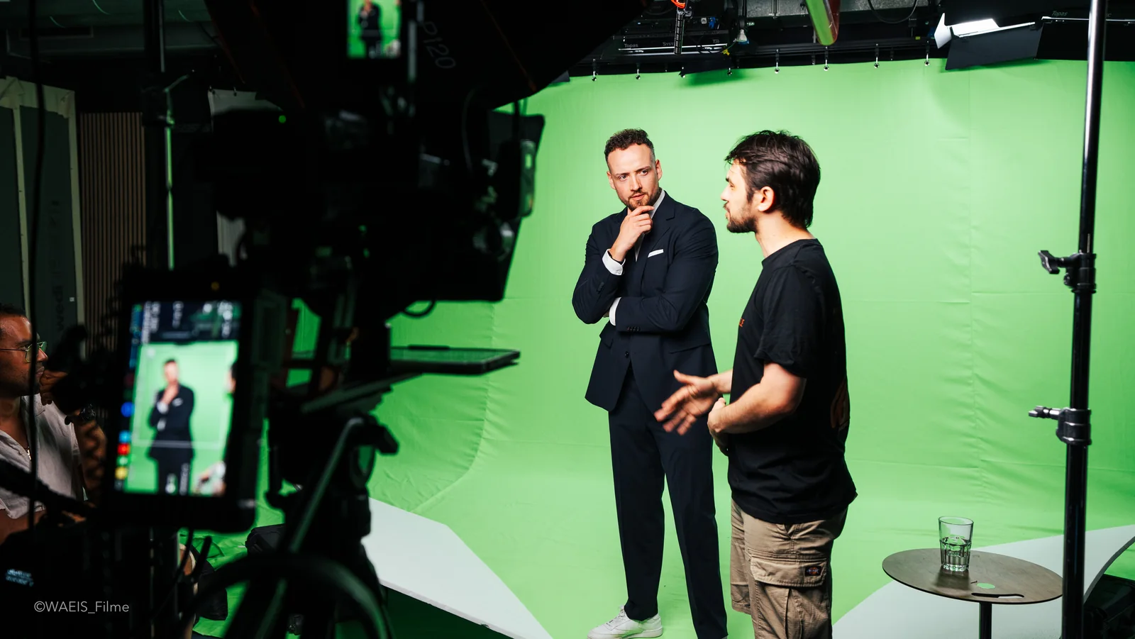 Regie-Briefing im Greenscreen-Studio